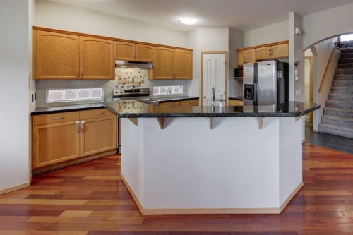 17 Royal Birch Way Nw, Calgary, AB - Indoor Photo Showing Kitchen