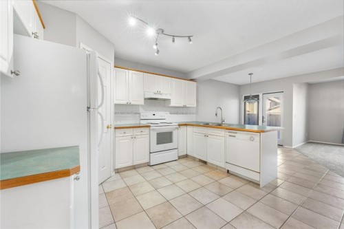 45 Country Hills Crescent Nw, Calgary, AB - Indoor Photo Showing Kitchen