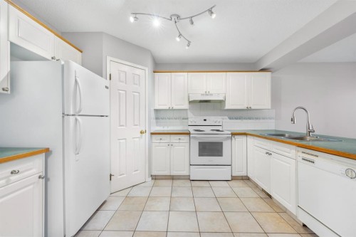 45 Country Hills Crescent Nw, Calgary, AB - Indoor Photo Showing Kitchen