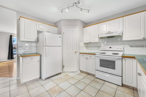 45 Country Hills Crescent Nw, Calgary, AB - Indoor Photo Showing Kitchen