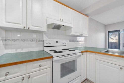 45 Country Hills Crescent Nw, Calgary, AB - Indoor Photo Showing Kitchen