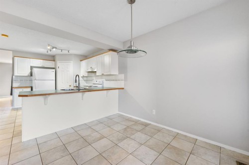 45 Country Hills Crescent Nw, Calgary, AB - Indoor Photo Showing Kitchen