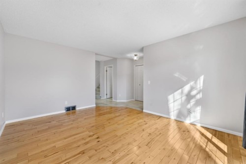 45 Country Hills Crescent Nw, Calgary, AB - Indoor Photo Showing Other Room