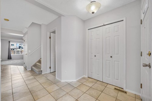 45 Country Hills Crescent Nw, Calgary, AB - Indoor Photo Showing Other Room