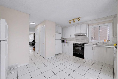 48 Whitworth Way Ne, Calgary, AB - Indoor Photo Showing Kitchen