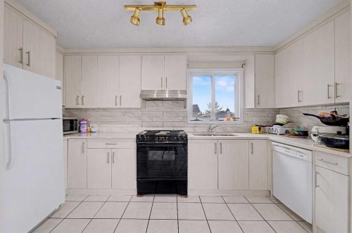 48 Whitworth Way Ne, Calgary, AB - Indoor Photo Showing Kitchen