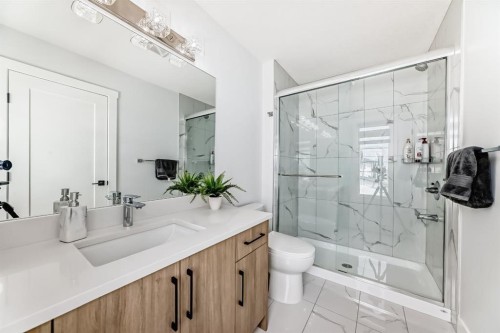 127 Saddlecrest Grove Ne, Calgary, AB - Indoor Photo Showing Bathroom
