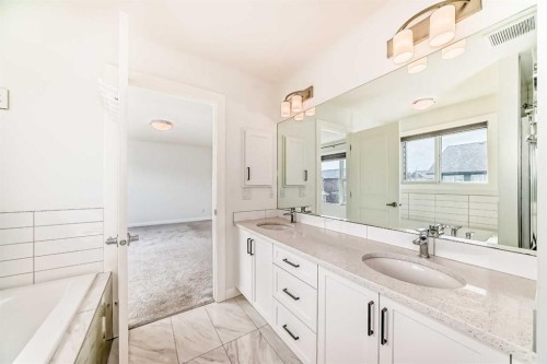84 Evansfield Close Nw, Calgary, AB - Indoor Photo Showing Bathroom