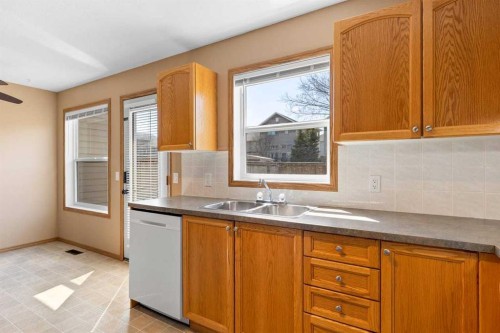 1503 Eagleview Place Nw, High River, AB - Indoor Photo Showing Kitchen With Double Sink