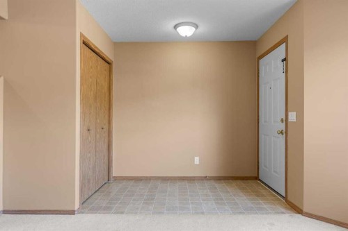 1503 Eagleview Place Nw, High River, AB - Indoor Photo Showing Other Room