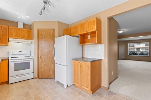 1503 Eagleview Place Nw, High River, AB - Indoor Photo Showing Kitchen