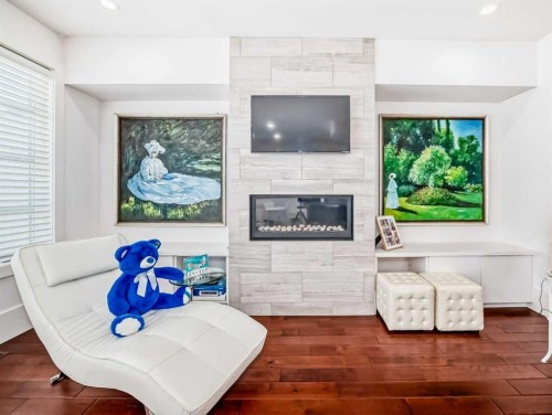 2412 28 Avenue Sw, Calgary, AB - Indoor With Fireplace