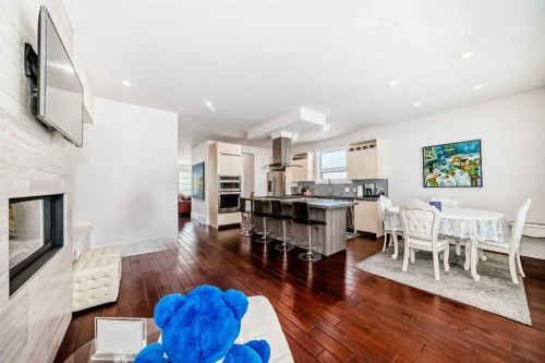 2412 28 Avenue Sw, Calgary, AB - Indoor With Fireplace
