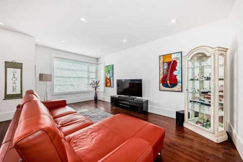 2412 28 Avenue Sw, Calgary, AB - Indoor Photo Showing Living Room