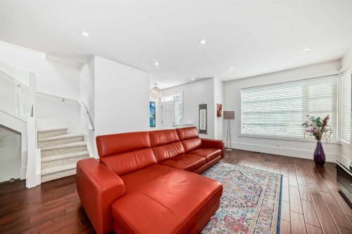 2412 28 Avenue Sw, Calgary, AB - Indoor Photo Showing Living Room