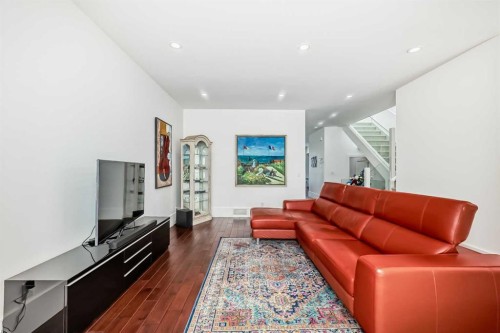 2412 28 Avenue Sw, Calgary, AB - Indoor Photo Showing Other Room