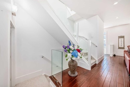 2412 28 Avenue Sw, Calgary, AB - Indoor Photo Showing Other Room
