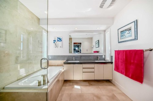 2412 28 Avenue Sw, Calgary, AB - Indoor Photo Showing Bathroom