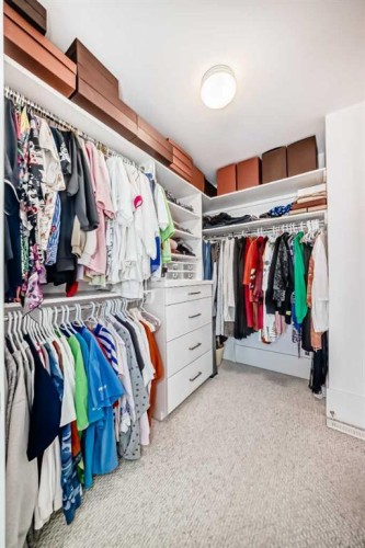 2412 28 Avenue Sw, Calgary, AB - Indoor With Storage