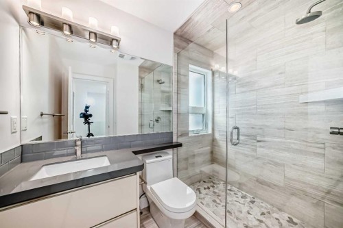 2412 28 Avenue Sw, Calgary, AB - Indoor Photo Showing Bathroom