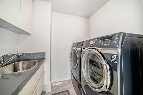 2412 28 Avenue Sw, Calgary, AB - Indoor Photo Showing Laundry Room