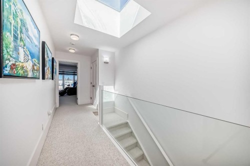 2412 28 Avenue Sw, Calgary, AB - Indoor Photo Showing Other Room