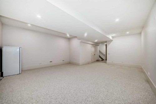 2412 28 Avenue Sw, Calgary, AB - Indoor