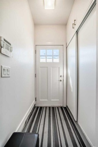 2412 28 Avenue Sw, Calgary, AB - Indoor Photo Showing Other Room