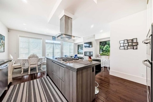 2412 28 Avenue Sw, Calgary, AB - Indoor Photo Showing Other Room