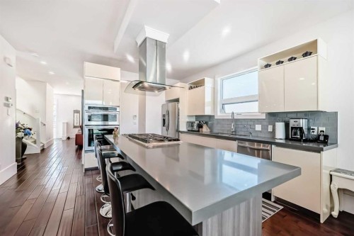 2412 28 Avenue Sw, Calgary, AB - Indoor Photo Showing Kitchen With Stainless Steel Kitchen With Upgraded Kitchen