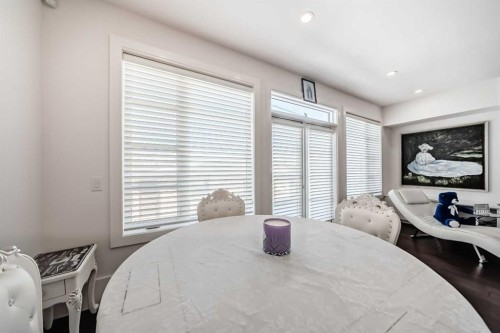 2412 28 Avenue Sw, Calgary, AB - Indoor