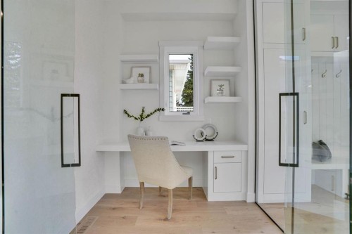2012 35 Street Sw, Calgary, AB - Indoor
