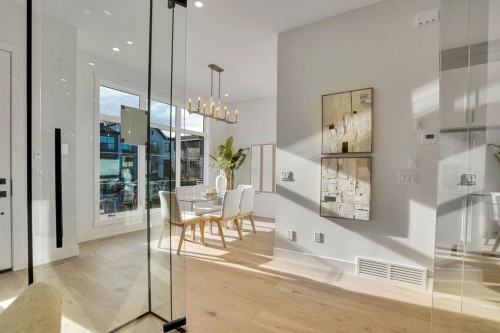 2012 35 Street Sw, Calgary, AB - Indoor