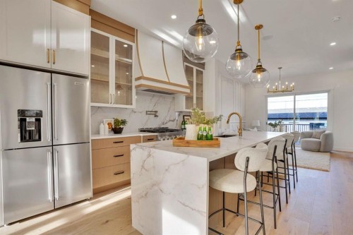 2012 35 Street Sw, Calgary, AB - Indoor Photo Showing Kitchen With Upgraded Kitchen