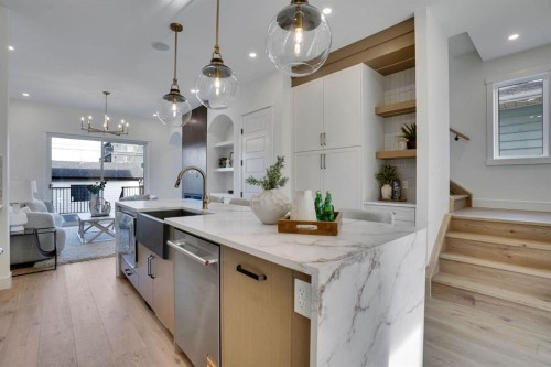 2012 35 Street Sw, Calgary, AB - Indoor Photo Showing Kitchen With Upgraded Kitchen