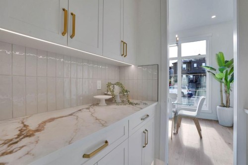 2012 35 Street Sw, Calgary, AB - Indoor Photo Showing Kitchen
