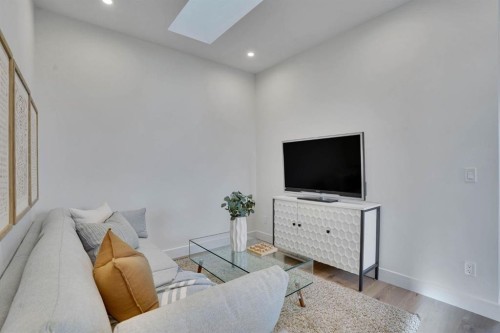 2012 35 Street Sw, Calgary, AB - Indoor