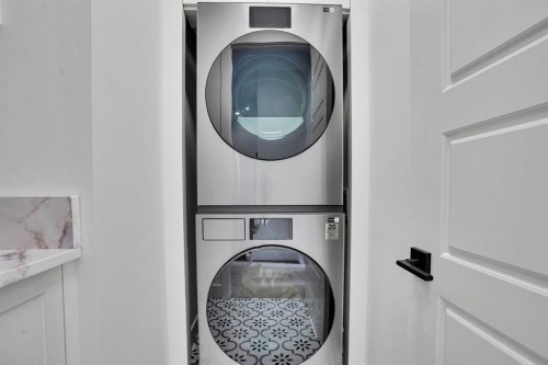 2012 35 Street Sw, Calgary, AB - Indoor Photo Showing Laundry Room