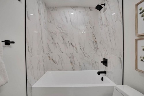 2012 35 Street Sw, Calgary, AB - Indoor Photo Showing Bathroom