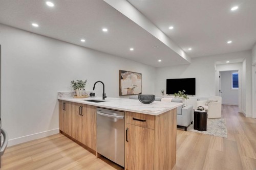2012 35 Street Sw, Calgary, AB - Indoor
