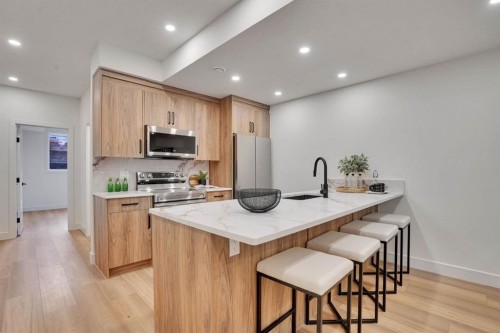 2012 35 Street Sw, Calgary, AB - Indoor Photo Showing Kitchen