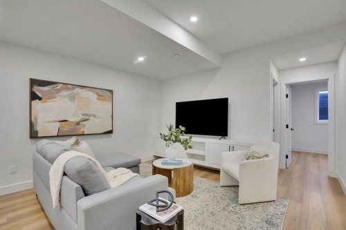 2012 35 Street Sw, Calgary, AB - Indoor Photo Showing Other Room
