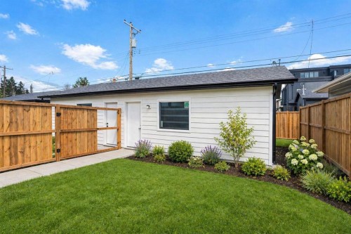 2012 35 Street Sw, Calgary, AB - Outdoor