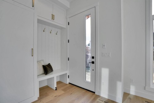 2012 35 Street Sw, Calgary, AB - Indoor Photo Showing Other Room