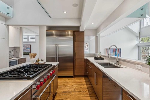 3905 Edison Crescent Sw, Calgary, AB - Indoor Photo Showing Kitchen With Double Sink With Upgraded Kitchen