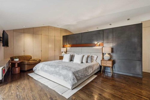 3905 Edison Crescent Sw, Calgary, AB - Indoor Photo Showing Bedroom