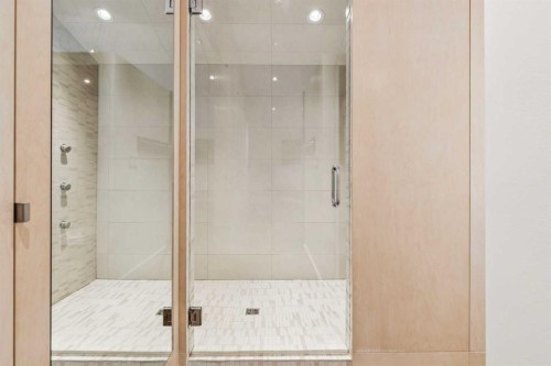 3905 Edison Crescent Sw, Calgary, AB - Indoor Photo Showing Bathroom