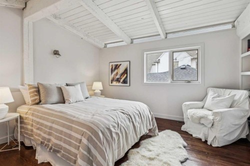 3905 Edison Crescent Sw, Calgary, AB - Indoor Photo Showing Bedroom