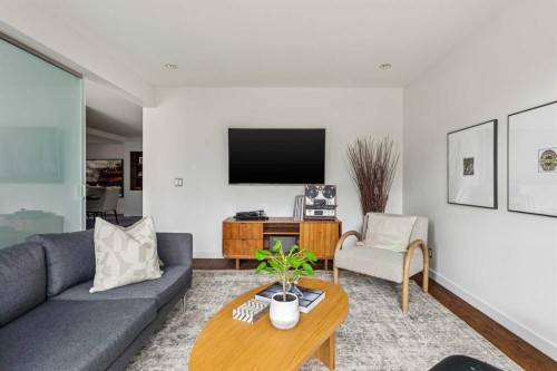 3905 Edison Crescent Sw, Calgary, AB - Indoor Photo Showing Living Room