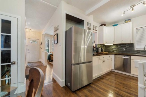 447 Marsh Road Ne, Calgary, AB - Indoor Photo Showing Kitchen